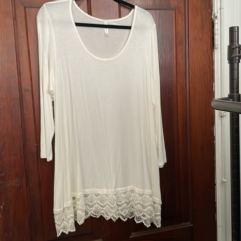 Beautiful white blouse. I am 5’9” and it reaches to mid thigh. Never worn.